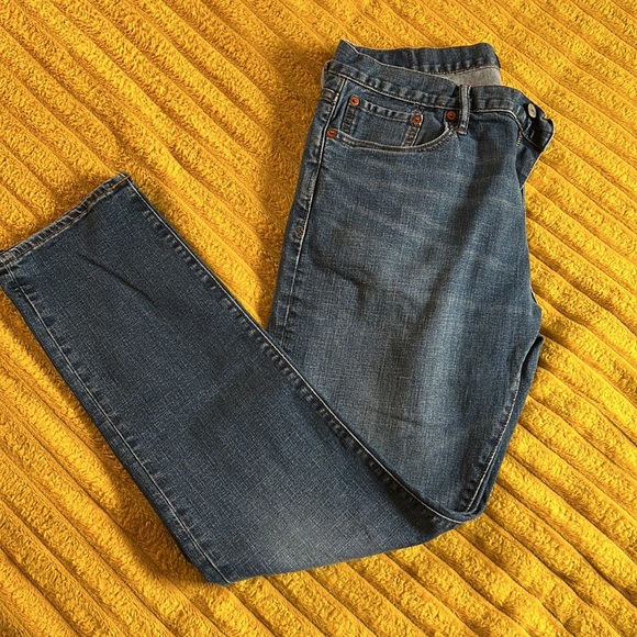 GAP Athletic Fit Jeans - Picture 3 of 8